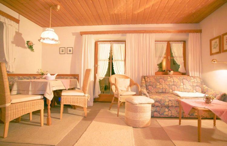 Gaestehaus Gschwendtner - Chiemgau Karte 인젤 외부 사진